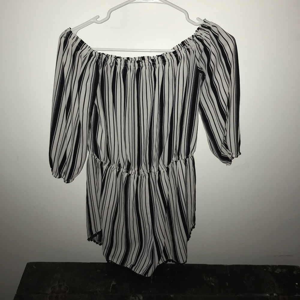 Off the shoulder romper 🔥